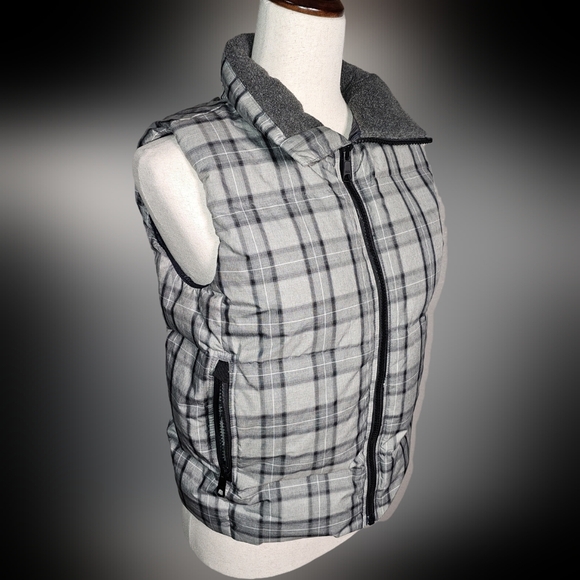 Gap Gray and Black Plaid Women's Zip up Puffer Vest with Zip Pockets XS - Picture 1 of 11